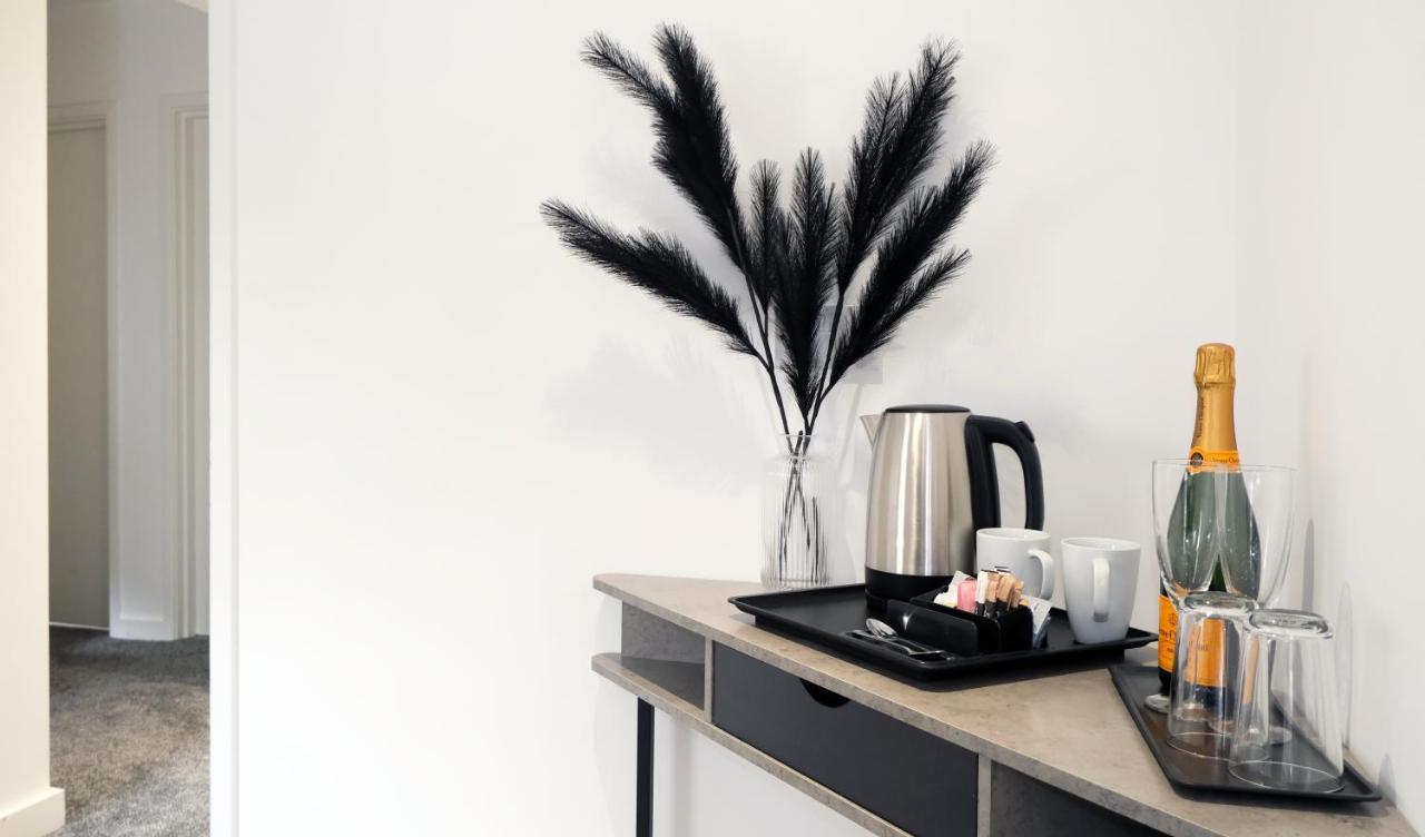 The Kop End Hotel By Serviced Living Liverpool Esterno foto